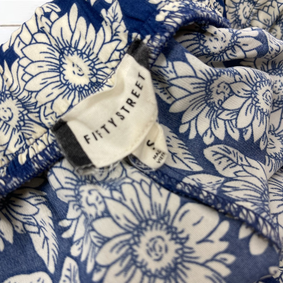 Fifty Street Shorts Womens Size Small High Rise Blue Floral Pocket Flat Front - Picture 4 of 6